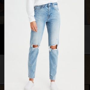 American eagle ripped mom jean in cool classic